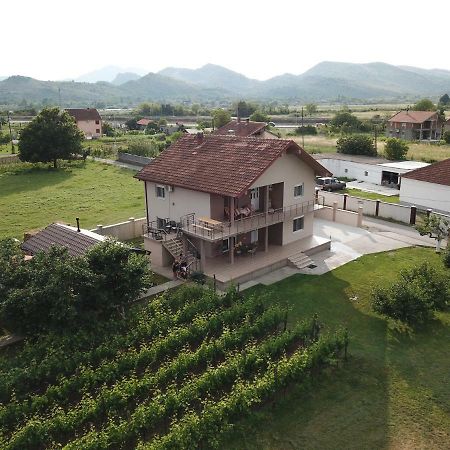 Eko Apartmani Krackovic Golubovci Exterior foto