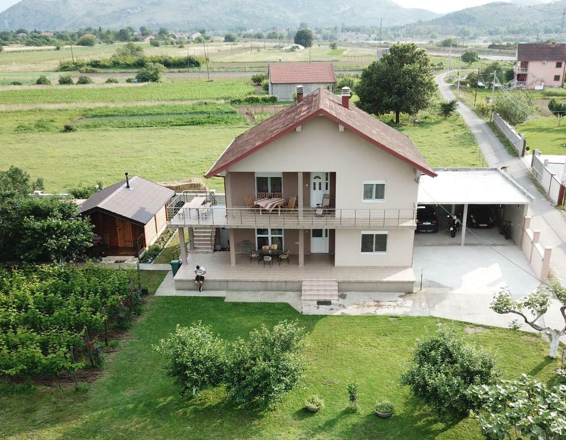 Eko Apartmani Krackovic Golubovci Exterior foto