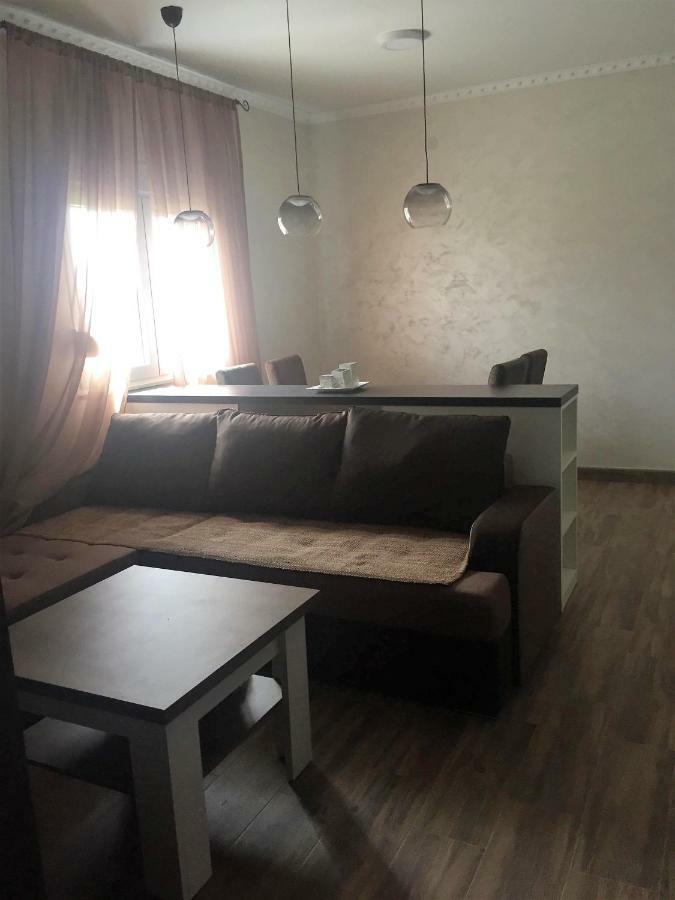 Eko Apartmani Krackovic Golubovci Exterior foto