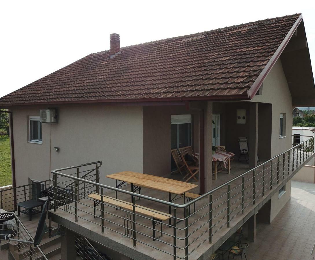 Eko Apartmani Krackovic Golubovci Exterior foto