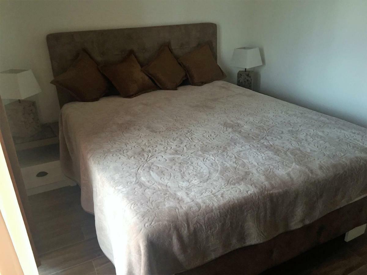 Eko Apartmani Krackovic Golubovci Exterior foto