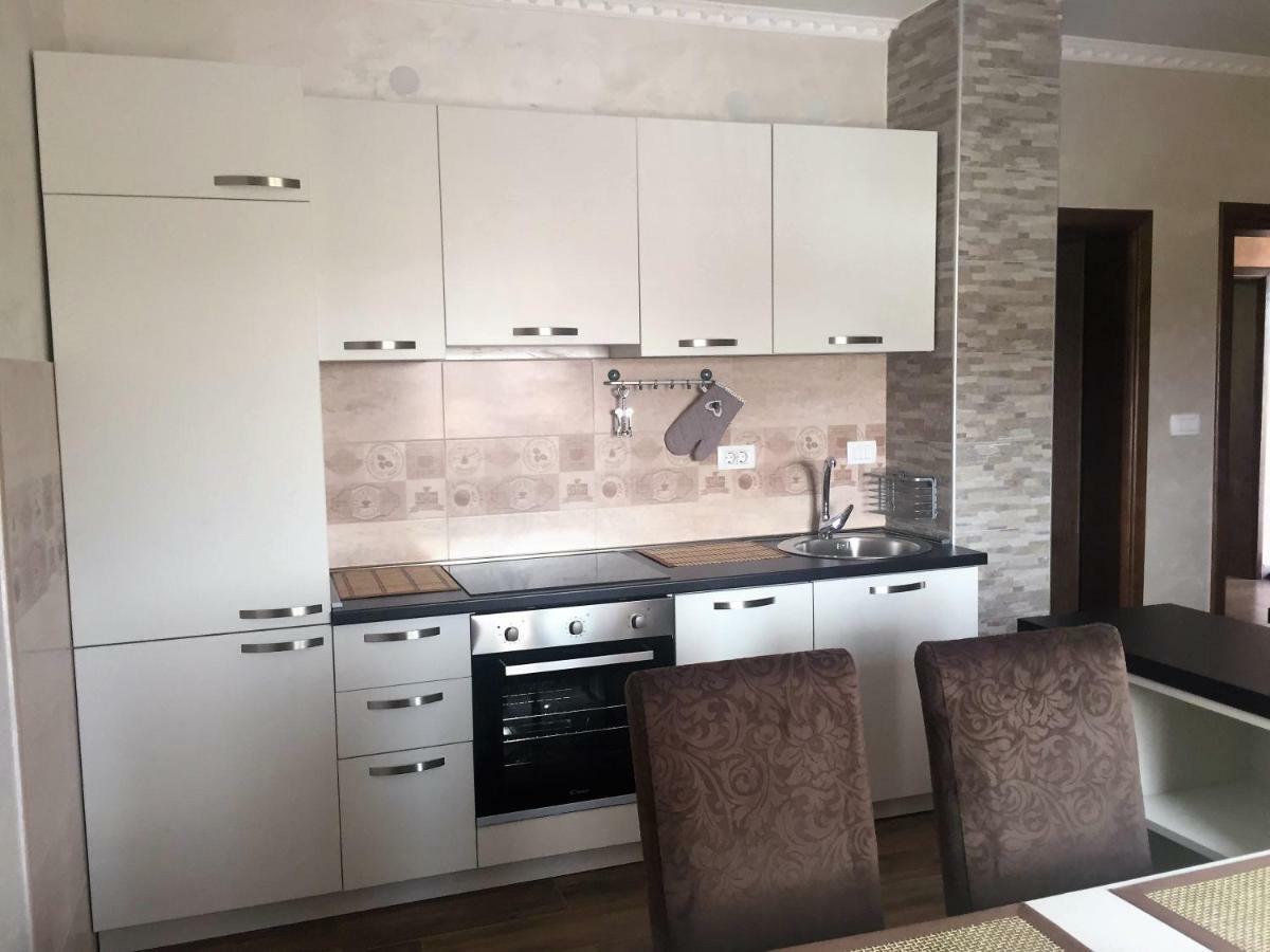Eko Apartmani Krackovic Golubovci Exterior foto