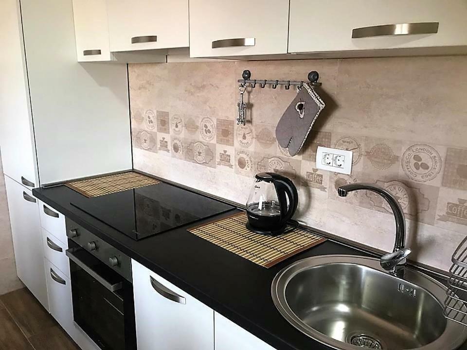 Eko Apartmani Krackovic Golubovci Exterior foto