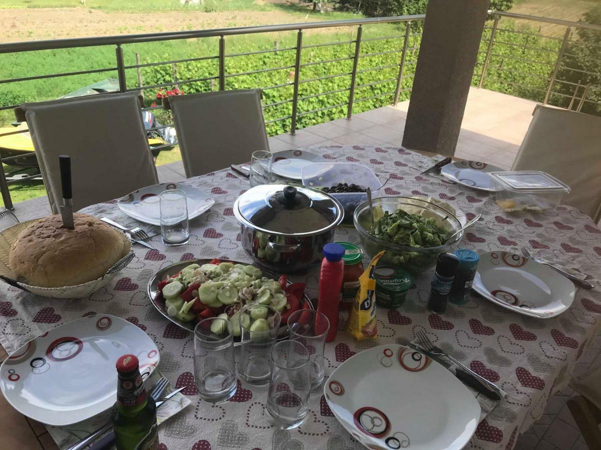 Eko Apartmani Krackovic Golubovci Exterior foto