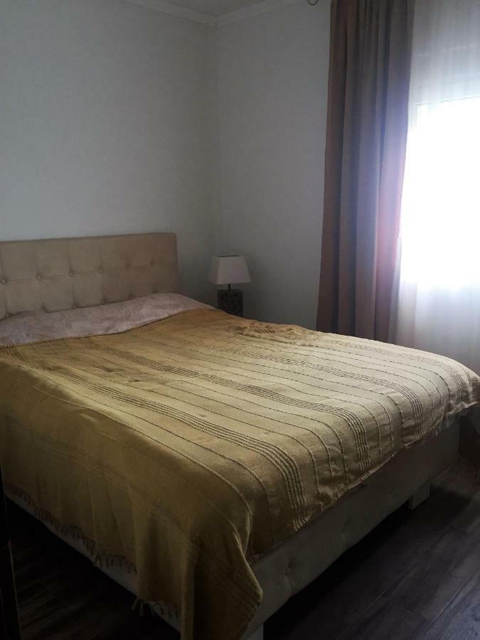 Eko Apartmani Krackovic Golubovci Exterior foto