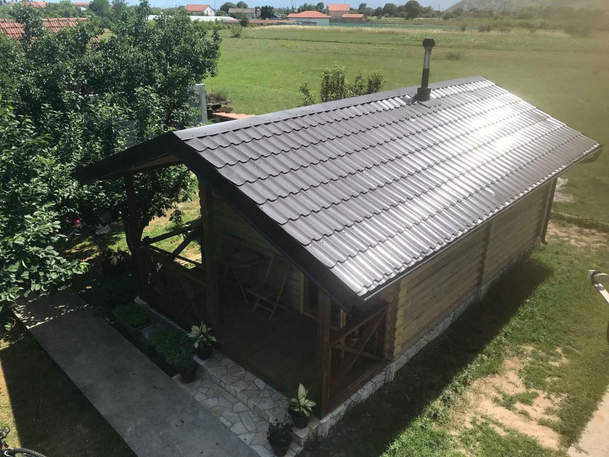 Eko Apartmani Krackovic Golubovci Exterior foto